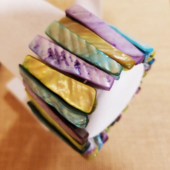 Abalone Shell Stretch Bracelet - Picture 3 of 12